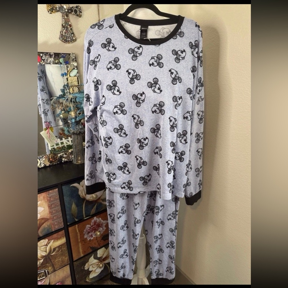 Disney Gray Mickey Mouse Pajama Set Size XLarge